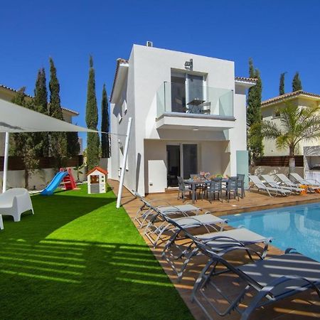 Tsokkos Family Villa - Pool Garden 2' Walk To Beach Protaras Dış mekan fotoğraf