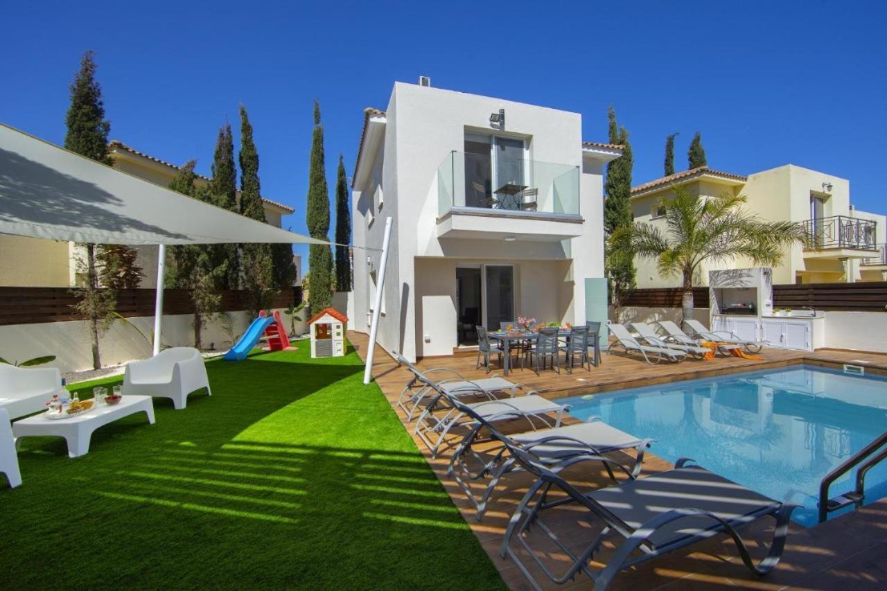 Tsokkos Family Villa - Pool Garden 2' Walk To Beach Protaras Dış mekan fotoğraf