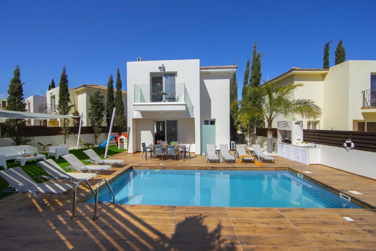 Tsokkos Family Villa - Pool Garden 2' Walk To Beach Protaras Dış mekan fotoğraf